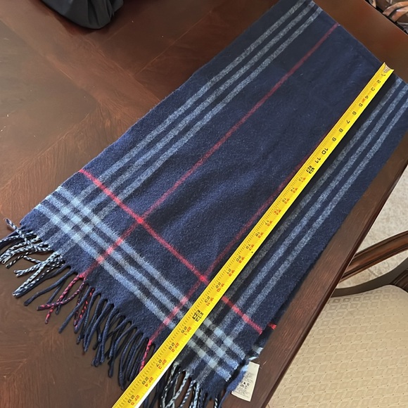 Burberry Cashmere wool blend winter Scarf Blue red and white with fringe - Picture 16 of 17